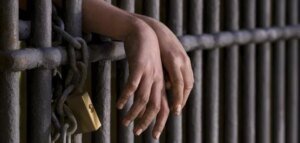 حبس متهمين باستغلال أطفال