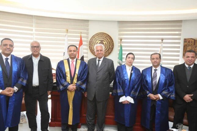 العلمي عبد الحافظ رشاد ينجح في نيل دكتوراه DBA 1 دكتوراه-تحول-رقمي-اليمن