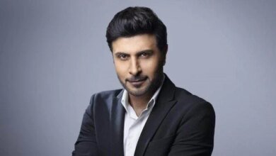 المهندس يهدي ساعته لمعجب