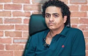 محمد صلاح العزب ينجو من حادث بسبب الهاتف