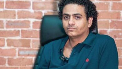 محمد صلاح العزب ينجو من حادث بسبب الهاتف