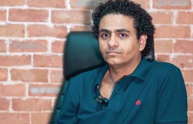 محمد صلاح العزب ينجو من حادث بسبب الهاتف