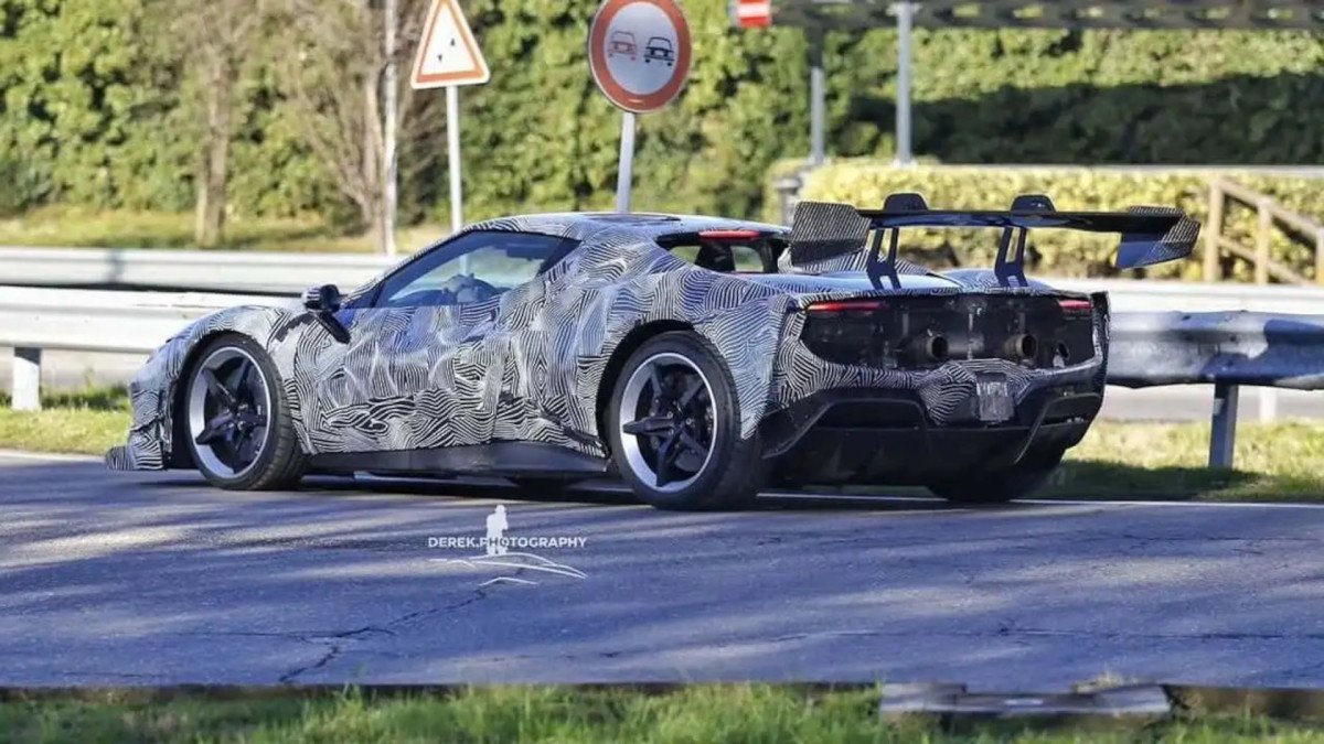 فيراري-296-CS-بدون-هجين