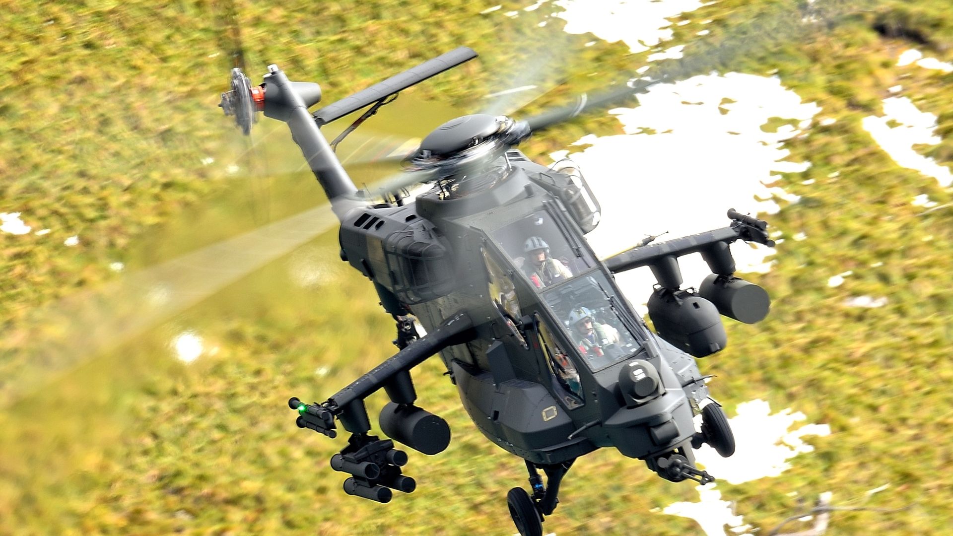 مليارات الجنيهات كادت تنهي صناعة تاريخية: صراع اللحظة الأخيرة ينقذ مصنع أباتشي البريطاني 1 انقاذ-مصنع-اباشي-بريطاني