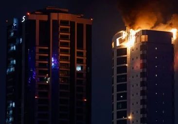 بريطانيا_مدمرة_المتوسط_أكروتيري