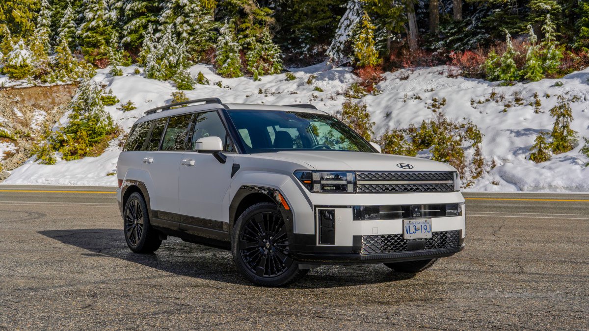 ناقلة نفط تمر عبر مضيق هرمز