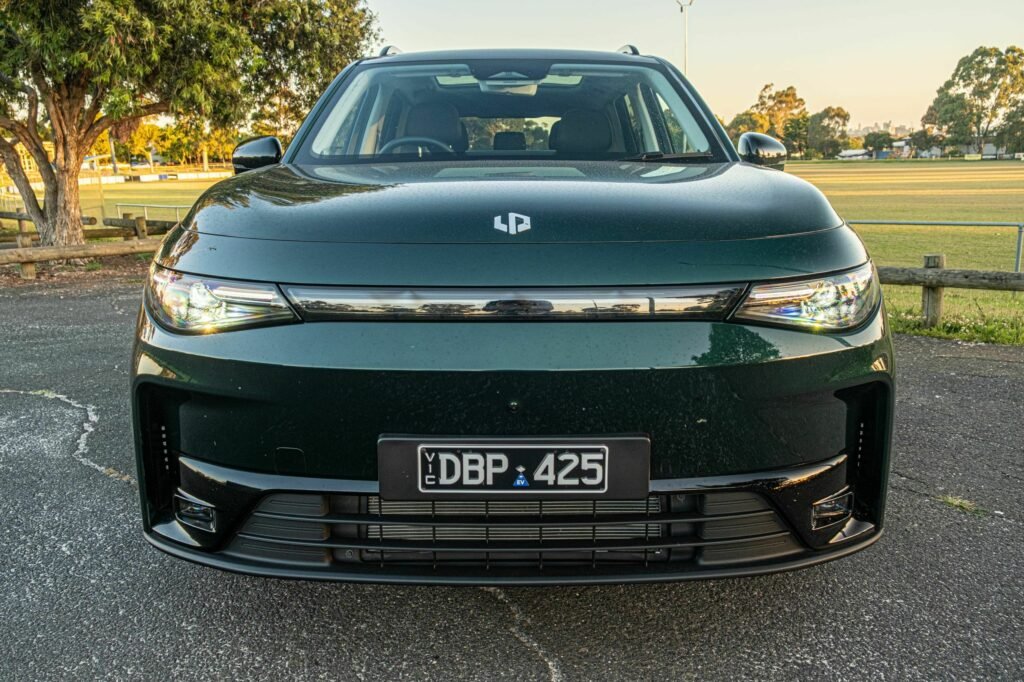 ليبموتور C10 REEV: وعد بمدى لا ينقطع.. لكن التفاصيل تخيب الآمال 5 The 2026 Leapmotor C10 REEV Fixes The Biggest EV Problem Only To Fail At The Basics | Review