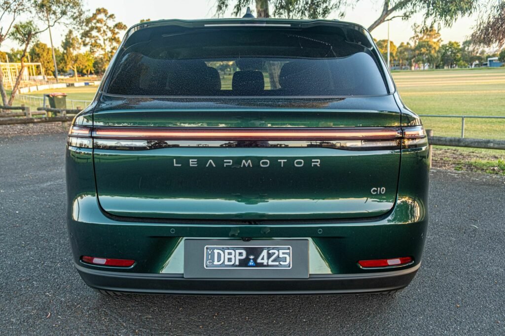 ليبموتور C10 REEV: وعد بمدى لا ينقطع.. لكن التفاصيل تخيب الآمال 4 The 2026 Leapmotor C10 REEV Fixes The Biggest EV Problem Only To Fail At The Basics | Review