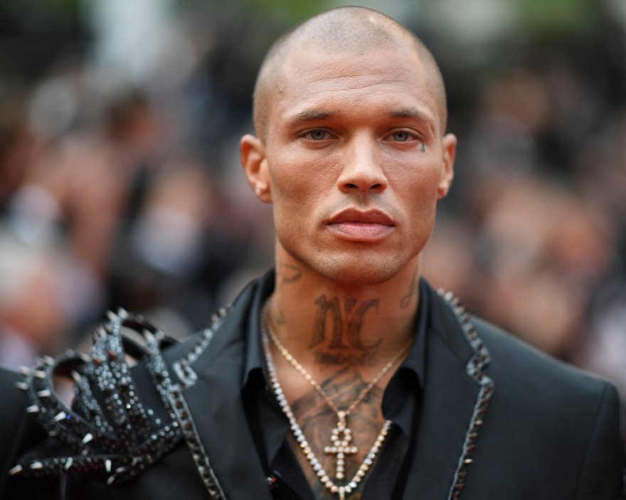 Η ζωή του «πιο σέξι εγκληματία του κόσμου» σήμερα: Ο Τζέρεμι Μικς μιλά για τις γυμνές φωτογραφίες που του έστελναν και τους ξυλοδαρμούς στη φυλακή