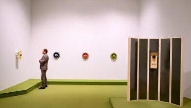 الفن يواجه وحوش التقنية