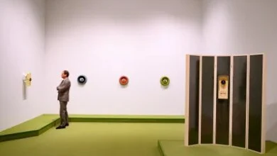 الفن يواجه وحوش التقنية