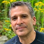 أبواب الصمود: كيف نصوغ من قلق المجهول درعًا لأبنائنا؟ 37 بناء الصمود في زمن الغموض