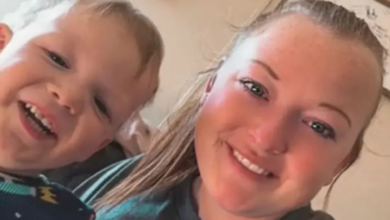 طفل يكسر صمت الوحدة: 3 سنوات فقط تفتح قلباً مسناً في مطعم أمريكي 2 3χρονος είδε ηλικιωμένο να τρώει μόνος του και πήγε να