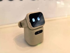 TCL-Tbot-رفيق-اطفال-ذكي