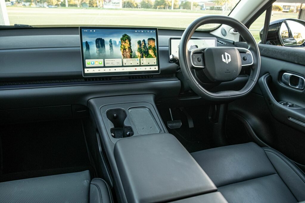 ليبموتور C10 REEV: وعد بمدى لا ينقطع.. لكن التفاصيل تخيب الآمال 3 The 2026 Leapmotor C10 REEV Fixes The Biggest EV Problem Only To Fail At The Basics | Review