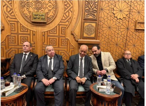 وداع 'شيخ الإذاعيين': مصر تودع قامة إعلامية أثرت أجيالًا 1 عزاء-فهمي-عمر-شيخ-الإذاعيين