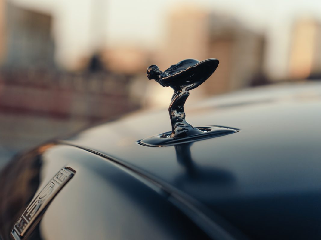 رولز-رويس 'بلاك بادج': عندما يُصبح الظلام عنواناً للهيبة المطلقة في شوارعنا العربية 1 رولز-رويس_الوجه_الأسود