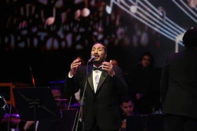 علي الحجار يتحدى التأجيل: صوت مصر يصدح في ساقية الصاوي 1 الحجار في الساقية