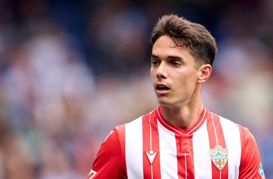 أريباس نجم ألميريا يثير اهتمام سندرلاند وروما 1 صراع أوروبي على نجم ألميريا