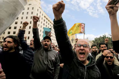 مفاوضات تحت النار