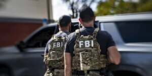 الـ FBI ورسائل سيجنال