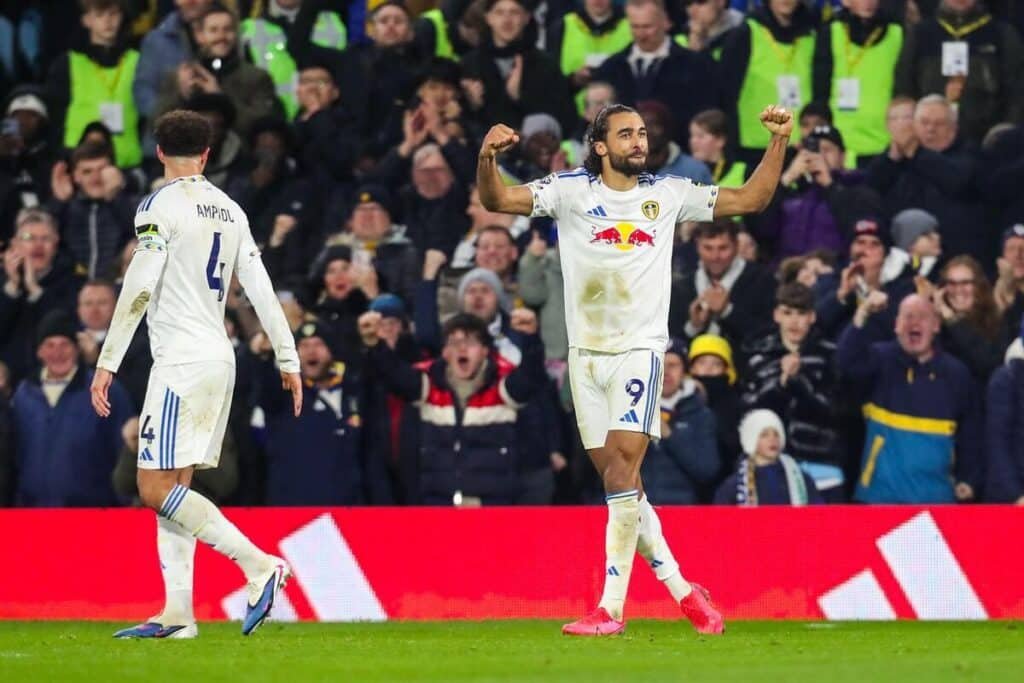 مانشستر يونايتد وليدز.. كارييك يرمي بورقة مارتينيز لفك الارتباط مع فيلا 1 مباراة مانشستر يونايتد وليدز