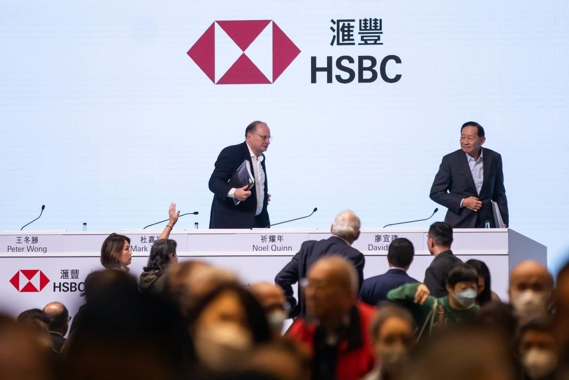 تمرد المساهمين في هونغ كونغ يضع وحدة HSBC على المحك 1 1776397609 HSBC spinoff Banks top execs face tense shareholders in Hong