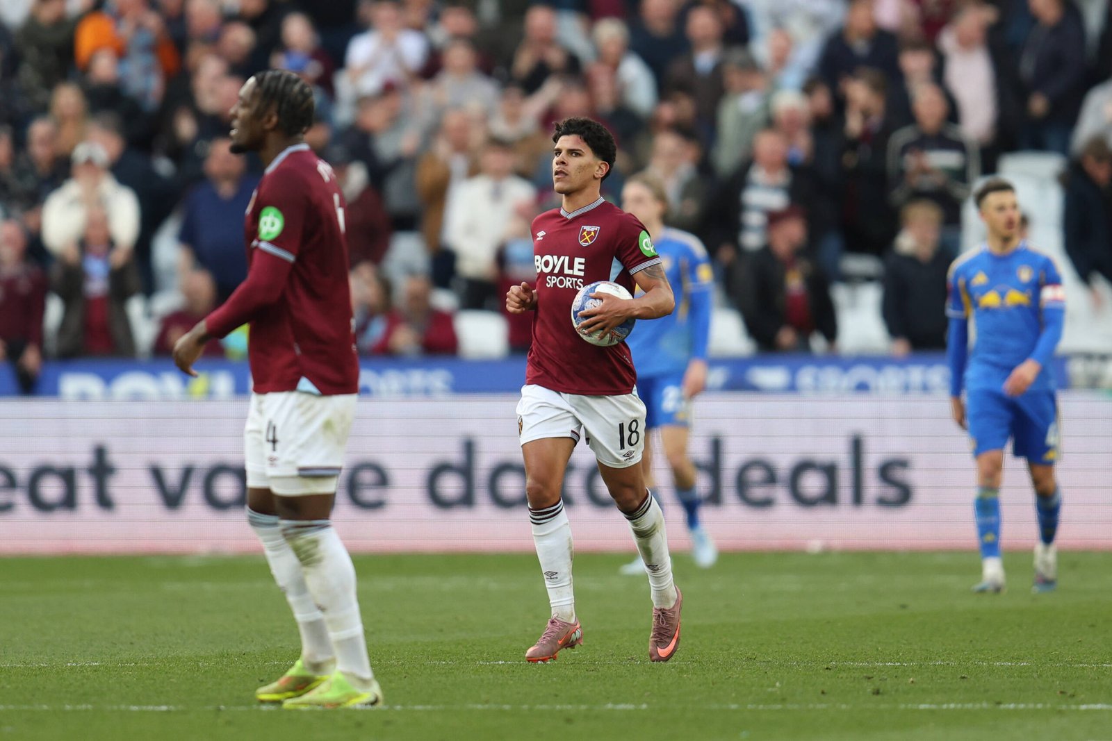 ماتيوس فيرنانديز بقميص وست هام