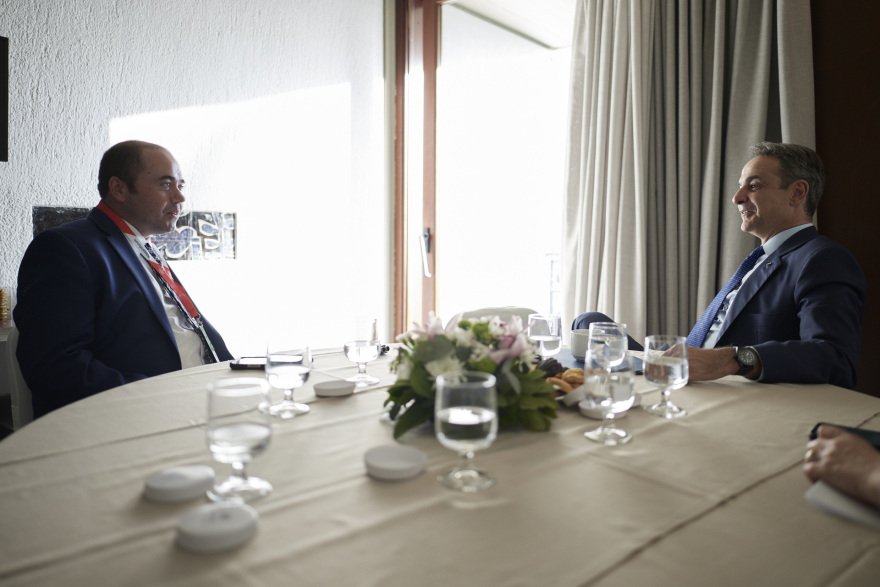 ترامب وميتسوتاكيس