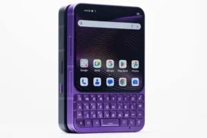 Titan 2 Elite: عودة لوحات المفاتيح المادية