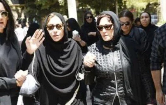 منع تصوير عزاء والد منة شلبي