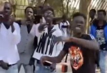 ضبط أجانب بأسلحة بيضاء