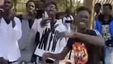 ضبط أجانب بأسلحة بيضاء