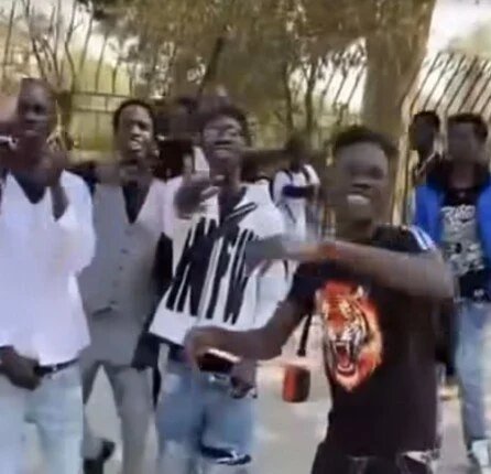 ضبط أجانب بأسلحة بيضاء