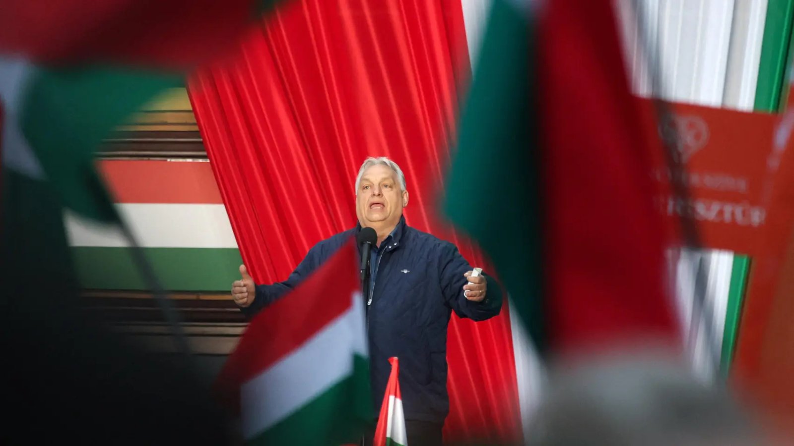 بالاسي يعرض إمبراطوريته للدولة