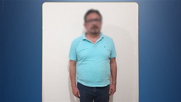 ضبط مدير مدرسة