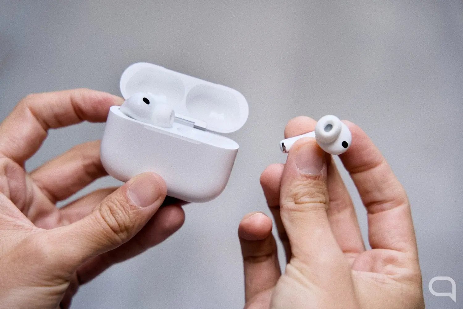 سماعات AirPods بكاميرات