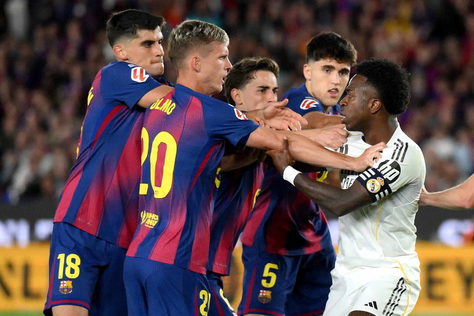 تتويج برشلونة بالليغا