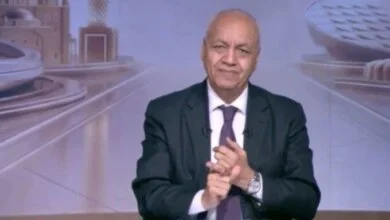 حجب حسابات 12 شخصية