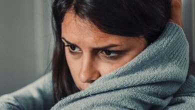 المغادرة الصامتة: لماذا يعتبر «الهروب من الحفلات» قراراً صحياً لمرضى القلق؟ 1 الهروب الصحي من المناسبات
