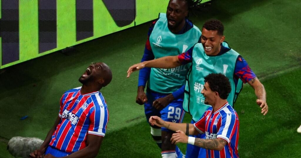كريستال بالاس يكسر صيام البطولات القارية بلقب "المؤتمر الأوروبي" في ليلة رحيل غلاسنر 1 تتويج كريستال بالاس القاري