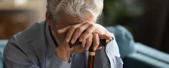 ما بعد أرقام العمر.. لماذا ينجو ثمانيني من الجراحة ويسقط آخر بسبب نزلة برد؟ 1 مواجهة وهن الشيخوخة