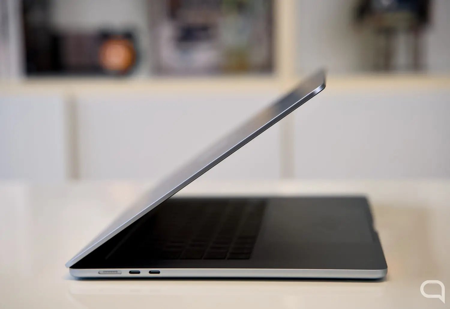آبل تستعد لإطلاق MacBook Ultra بشاشة لمس ونحافة قياسية مطلع العام المقبل 1 تسريبات ماك بوك ألترا