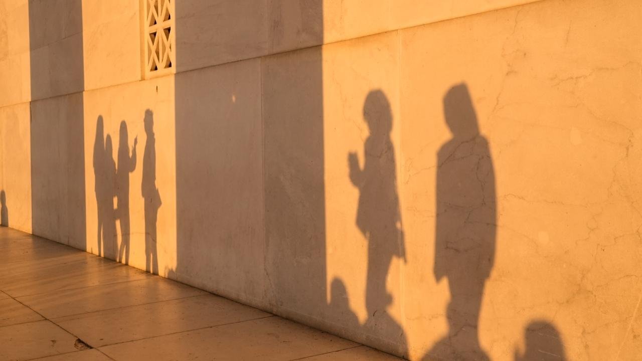 خديعة الطالبة الثلاثينية
