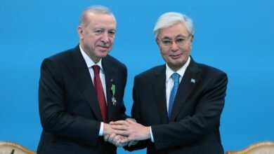 توكاييف يقلد أردوغان وسام "أحمد يسوي" ويتبنى خطابه السياسي في أستانا 2 أردوغان في أستانا