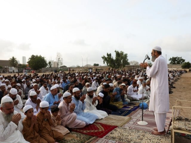 صلاة الأضحى تكتسح ميادين العالم.. انطلاق طقوس النحر من جاكرتا إلى القدس 1 احتفالات عيد الأضحى عالمياً