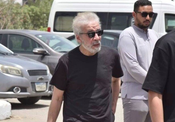 مفيد عاشور يتصدر مشيعي عبد الرحمن أبو زهرة في جنازة شهدت حضوراً فنياً واسعاً 1 جنازة عبد الرحمن أبو زهرة