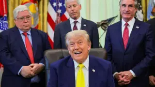ترامب يأمر نتنياهو بوقف الرد العسكري على صواريخ إيران: «نحن قريبون من اتفاق» 8 ترامب يوقف الرد الإسرائيلي