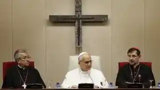 ليون الرابع عشر يتمسك بـ "سرية الاعتراف" ويرفض المساس بها قانونياً 13 البابا يدافع عن سرية الاعتراف