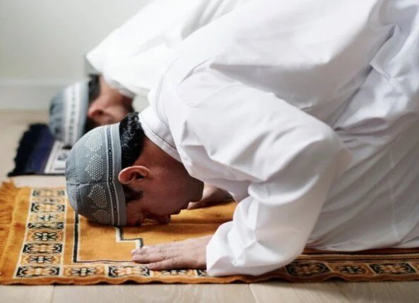 أذان الفجر 4:08.. تباين مواقيت الصلاة اليوم الأحد في القاهرة والمحافظات 1 مواعيد الأذان الرسمية